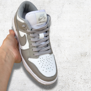 NIKE DUNK LOW CINZA / BRANCO 100% COURO (LINHA PREMIUM)