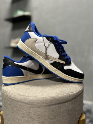 NIKE AIR JORDAN 1 TRAVIS SCOTT BRANCO/PRETO/AZUL