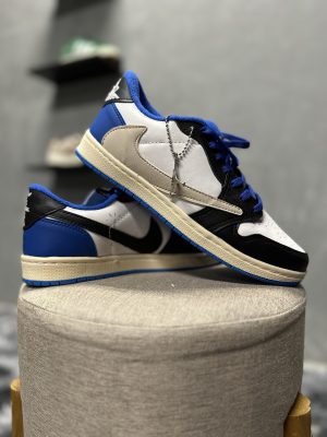 NIKE AIR JORDAN 1 TRAVIS SCOTT BRANCO/PRETO/AZUL