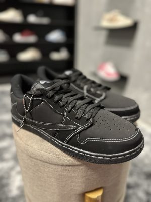 NIKE AIR JORDAN 1 LOW TRAVIS SKOTT PRETO  (LINHA PREMIUM)