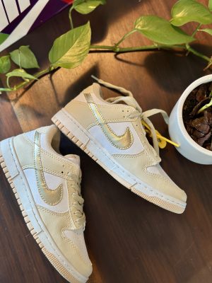 Nike Dunk LOW Off/ Dourado