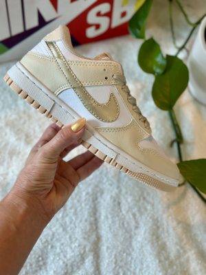 Nike Dunk LOW Off/ Dourado