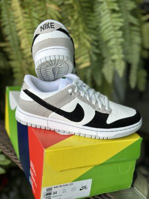 NIKE SB DUNK LOW/ BRANCO/ CINZA/ PRETO