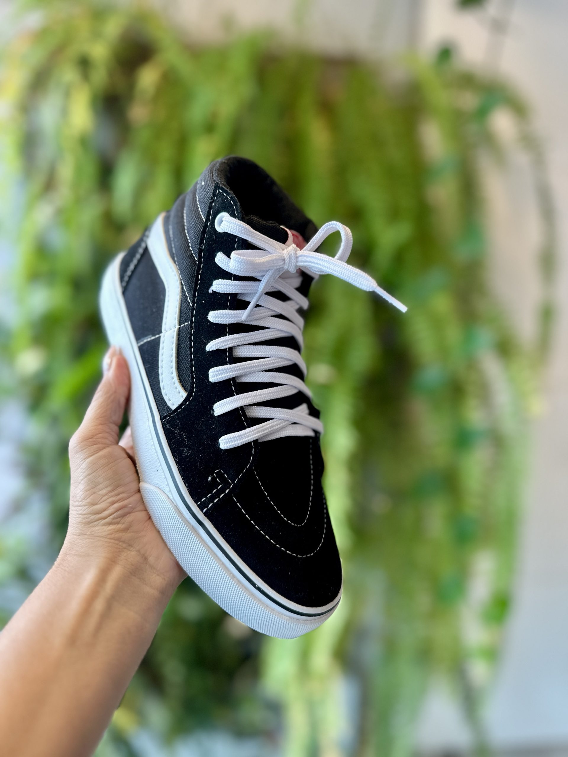 vans-ak8-black-white-iconic-feet