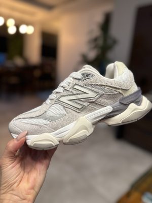 New Balance 9060 IMPORTADO- Off White/ cinza camurça